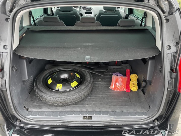 Peugeot 5008 2,0 HDi 110kw 7míst GPS L 2015