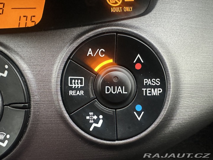 Toyota RAV4 2.2 D-4D 4x4/1MAJ/NAVI/Vý 2012