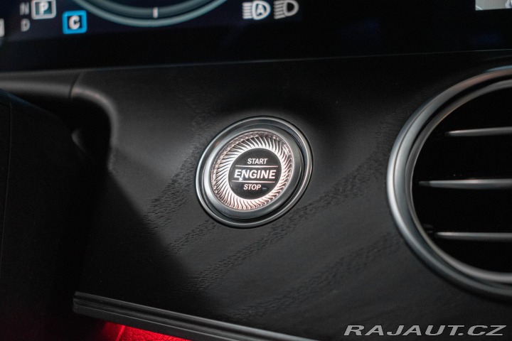 Mercedes-Benz E E 300d 4M*AMG*AIR*DPH*ČR 2022