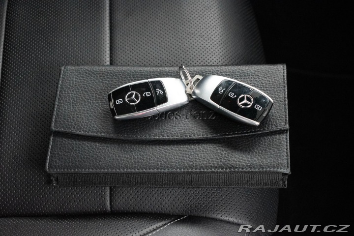 Mercedes-Benz E E 300d 4M*AMG*AIR*DPH*ČR 2022