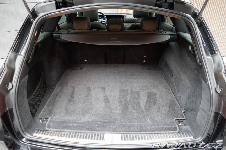 Mercedes-Benz E E 300d 4M*AMG*AIR*DPH*ČR 2022