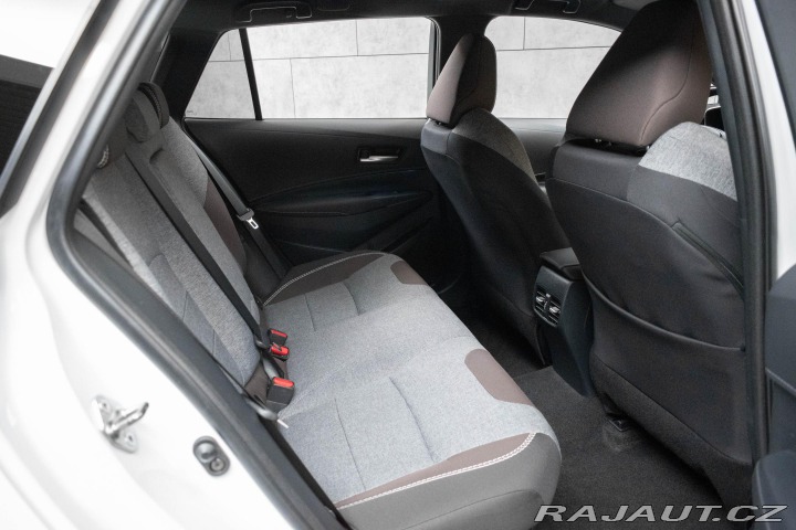 Toyota Corolla 1.8 HYBRID*TREK*TAŽNÉ*ČR 2022