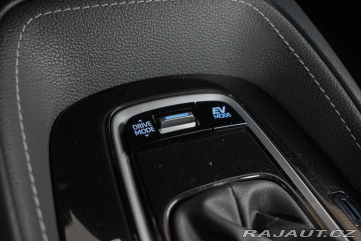 Toyota Corolla 1.8 REZERVACE 2022