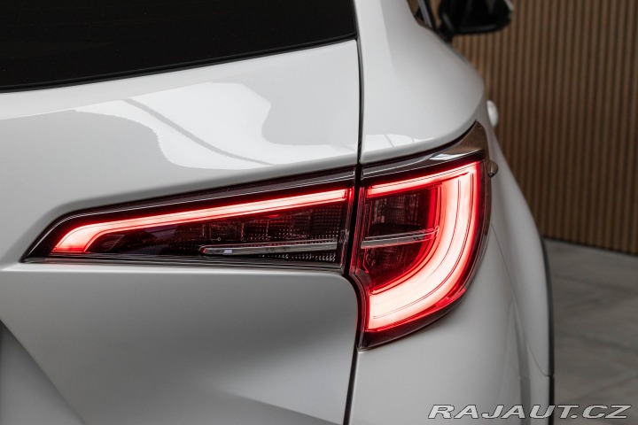 Toyota Corolla 1.8 HYBRID*TREK*TAŽNÉ*ČR 2022