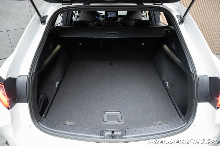 Toyota Corolla 1.8 HYBRID*TREK*TAŽNÉ*ČR 2022