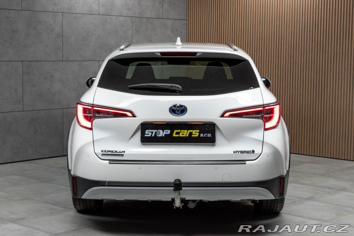 Toyota Corolla 1.8 REZERVACE 2022