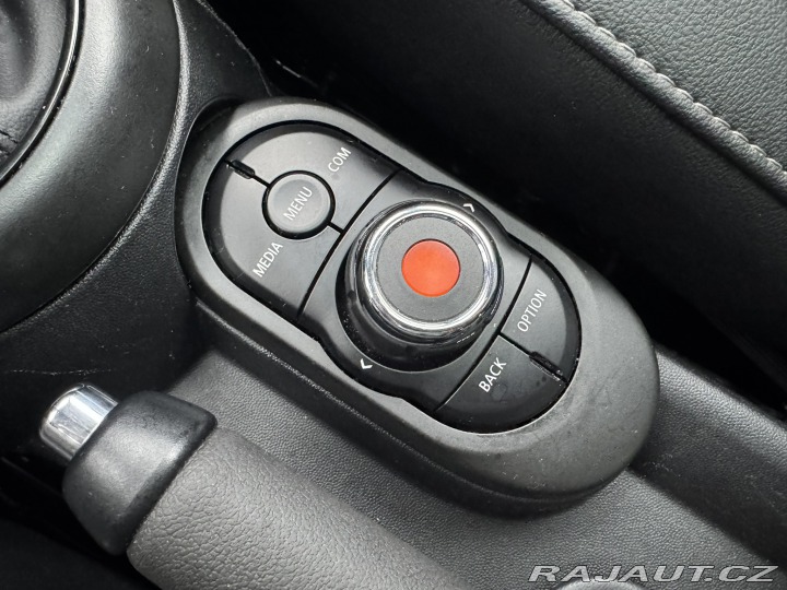 Mini Cooper 1,5i 100KW STK F55 ITÁLIE 2021