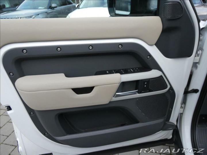 Land Rover Defender 3,0 D200 110 SE,1maj,DPH, 2024