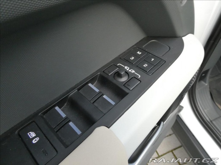 Land Rover Defender 3,0 D200 110 SE,1maj,DPH, 2024