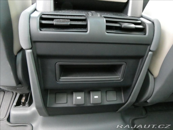 Land Rover Defender 3,0 D200 110 SE,1maj,DPH, 2024