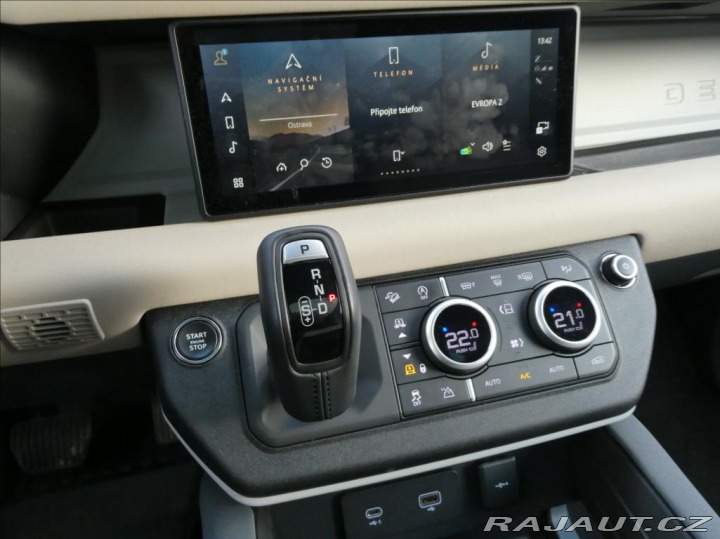 Land Rover Defender 3,0 D200 110 SE,1maj,DPH, 2024