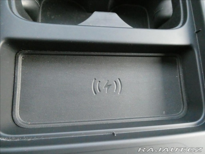 Land Rover Defender 3,0 D200 110 SE,1maj,DPH, 2024