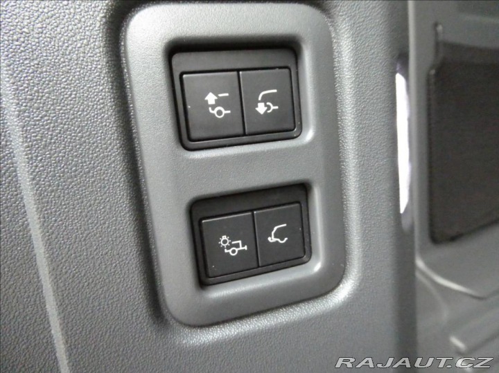 Land Rover Defender 3,0 D200 110 SE,1maj,DPH, 2024