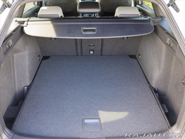 Volkswagen Golf 2,0 TDI R-line DSG Matrix 2021