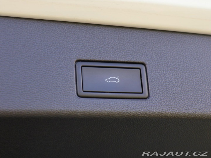 Volkswagen Golf 2,0 TDI R-line DSG Matrix 2021