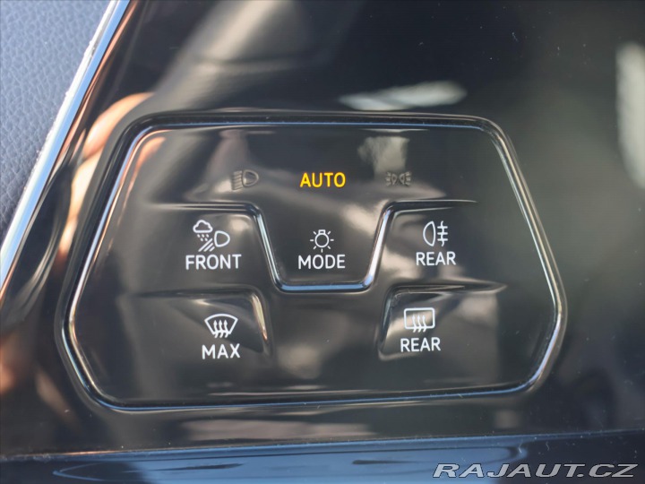 Volkswagen Golf 2,0 TDI R-line DSG Matrix 2021