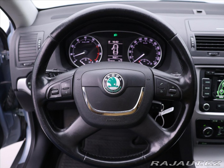 Škoda Octavia 1,4 TSI Elegance Plus Xen 2011