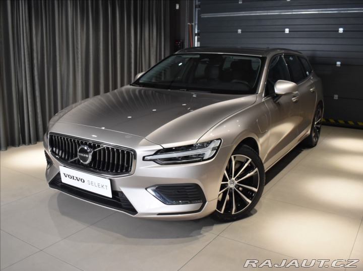 Volvo V60 2,0 T6 AWD Core 2025