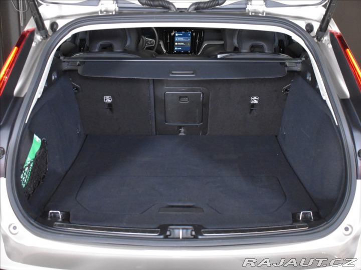 Volvo V60 2,0 T6 AWD Core 2025