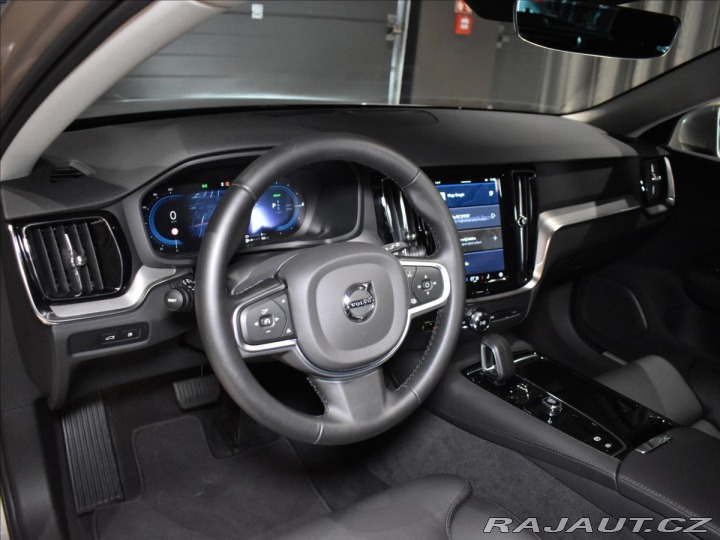 Volvo V60 T6 AWD Core 2025