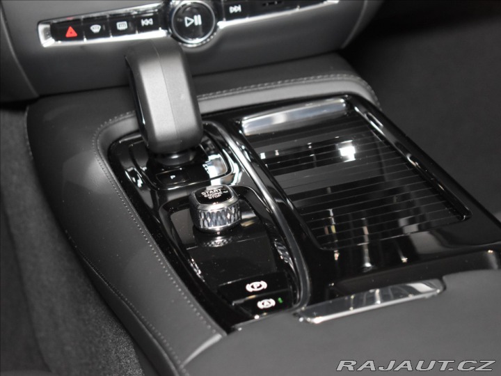 Volvo V60 T6 AWD Core 2025