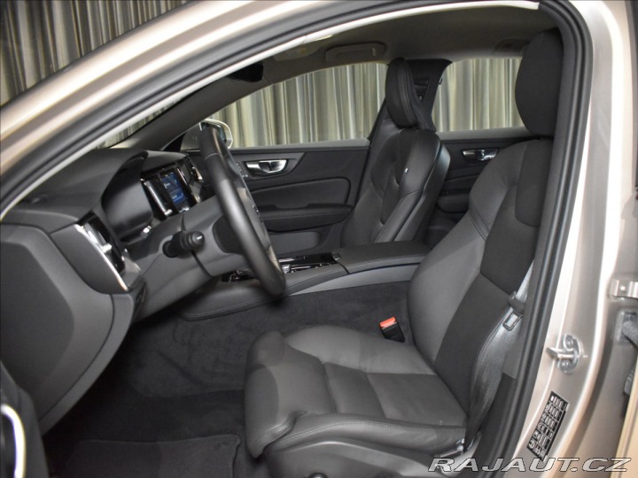 Volvo V60 T6 AWD Core 2025