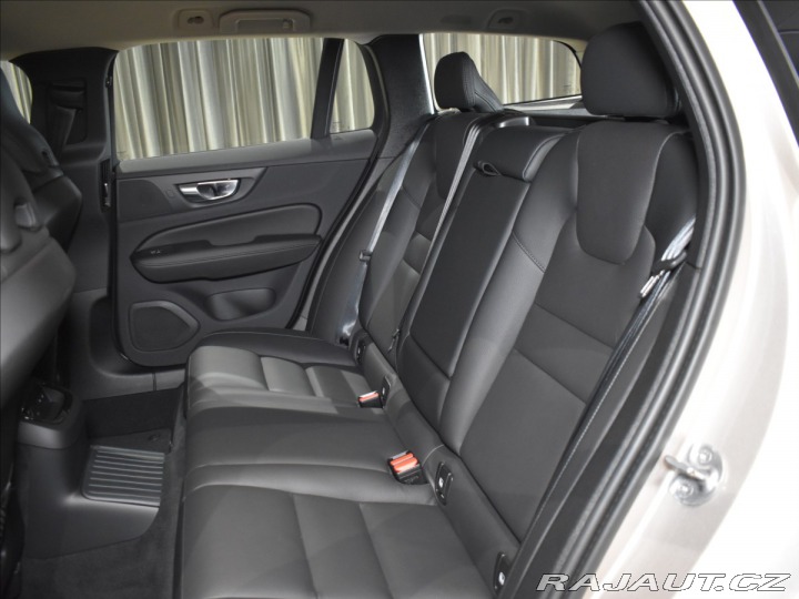 Volvo V60 T6 AWD Core 2025