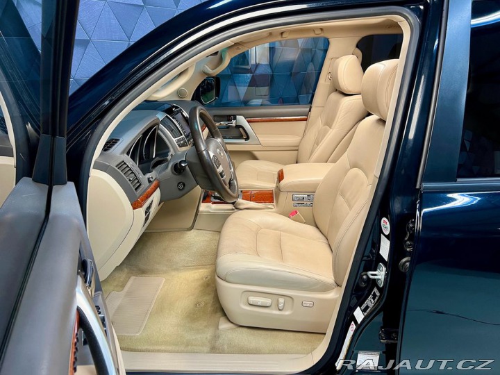 Toyota Land Cruiser 200D V8 D-4D LUXURY, 7MÍS 2013