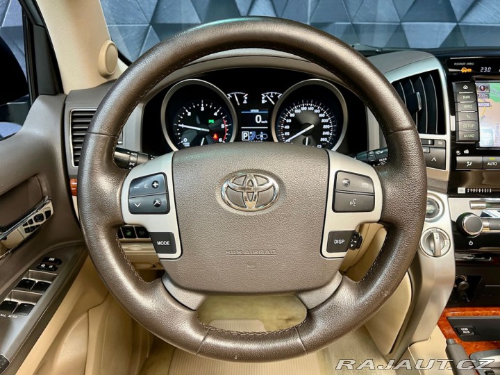 Toyota Land Cruiser 200D V8 D-4D LUXURY, 7MÍS 2013