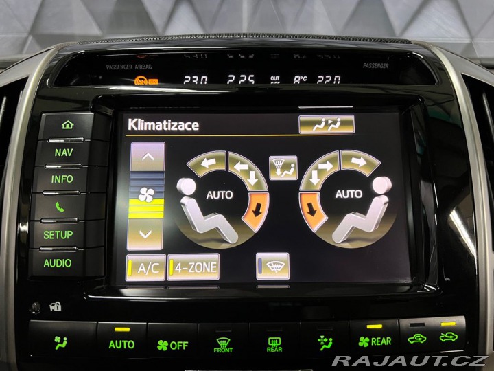 Toyota Land Cruiser 200D V8 D-4D LUXURY, 7MÍS 2013