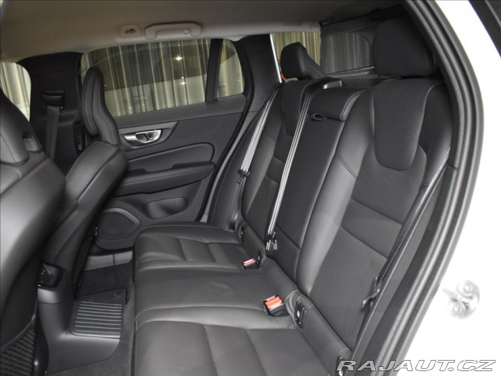 Volvo V60 T8 AWD PLUS BLIS,Bezklíč 2025