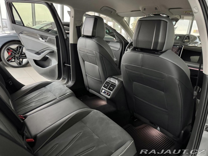 Volkswagen Passat 1,5 eTSI DSG*Masáž*REZERV 2024