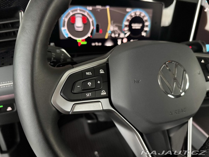 Volkswagen Passat 1,5 eTSI DSG*Masáž*REZERV 2024