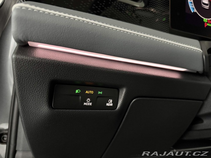 Volkswagen Passat 1,5 eTSI DSG*Masáž*REZERV 2024