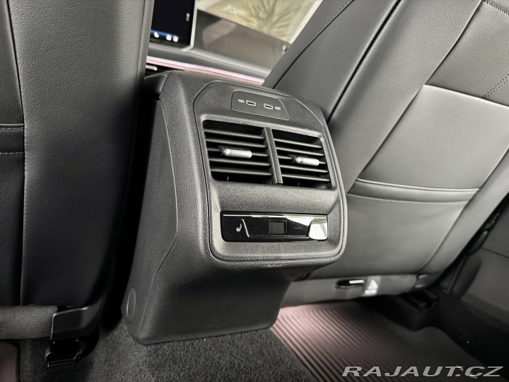 Volkswagen Passat 1,5 eTSI DSG*Masáž*Webast 2024