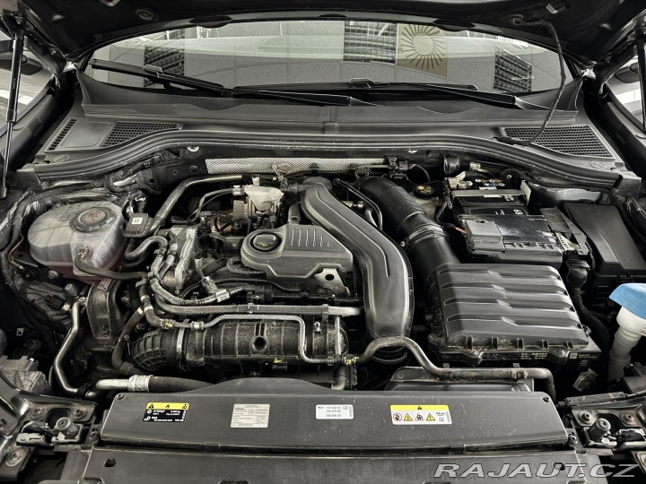 Volkswagen Passat 1,5 eTSI DSG*Masáž*REZERV 2024