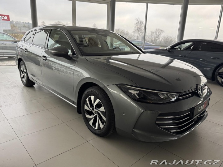 Volkswagen Passat 1,5 eTSI DSG*Masáž*REZERV 2024