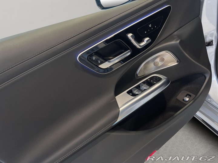 Mercedes-Benz E E 300 de 4MATIC kombi 2024