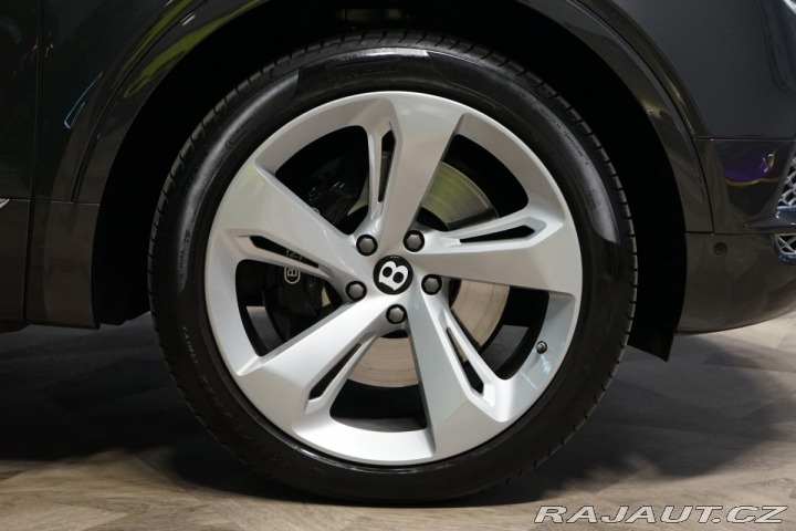 Bentley Bentayga HUD*PANO*MASÁŽ*TAŽNÉ*TV 2016