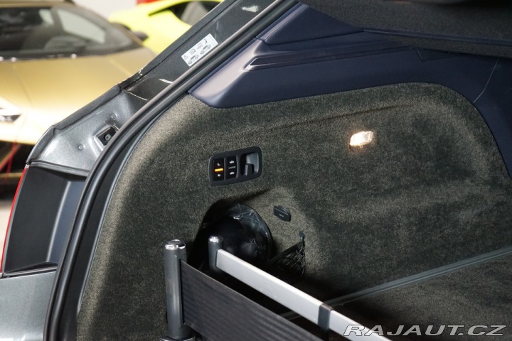 Bentley Bentayga HUD*PANO*MASÁŽ*TAŽNÉ*TV 2016