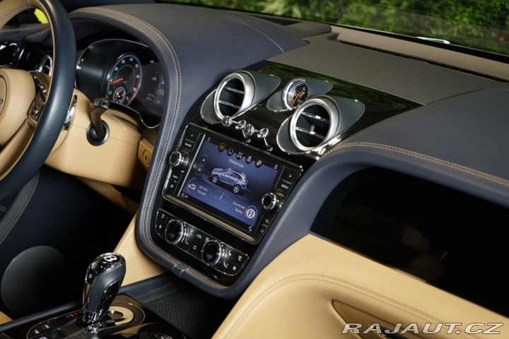 Bentley Bentayga HUD*PANO*MASÁŽ*TAŽNÉ*TV 2016