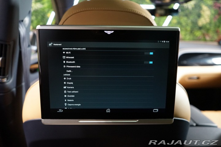 Bentley Bentayga HUD*PANO*MASÁŽ*TAŽNÉ*TV 2016