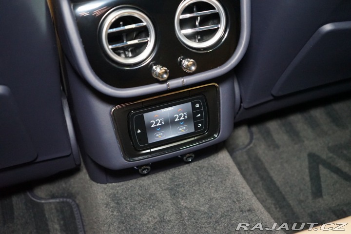 Bentley Bentayga HUD*PANO*MASÁŽ*TAŽNÉ*TV 2016