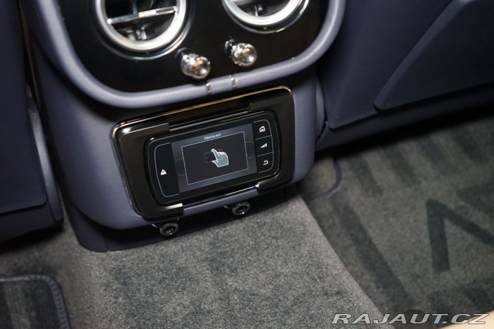 Bentley Bentayga HUD*PANO*MASÁŽ*TAŽNÉ*TV 2016