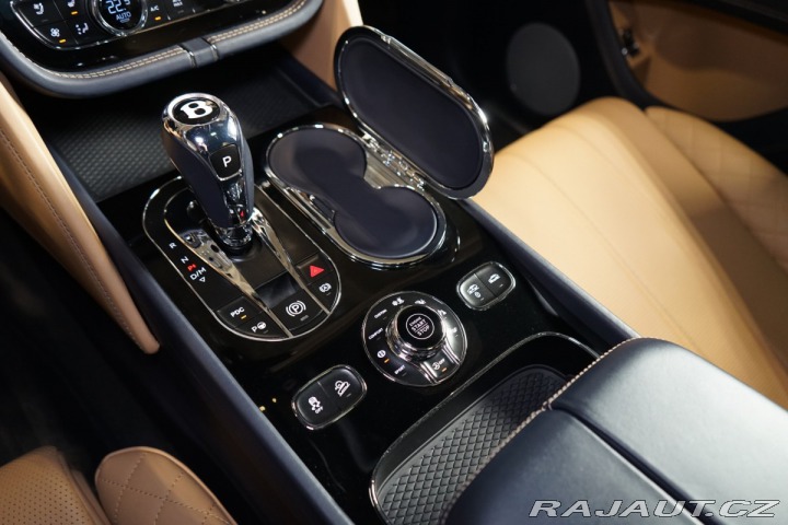 Bentley Bentayga HUD*PANO*MASÁŽ*TAŽNÉ*TV 2016