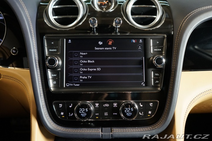 Bentley Bentayga HUD*PANO*MASÁŽ*TAŽNÉ*TV 2016