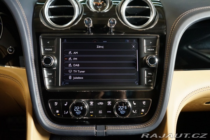 Bentley Bentayga HUD*PANO*MASÁŽ*TAŽNÉ*TV 2016