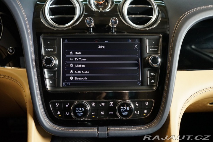 Bentley Bentayga HUD*PANO*MASÁŽ*TAŽNÉ*TV 2016