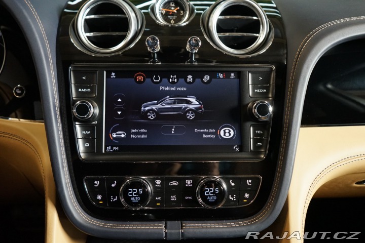 Bentley Bentayga HUD*PANO*MASÁŽ*TAŽNÉ*TV 2016