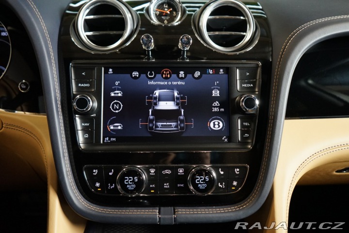 Bentley Bentayga HUD*PANO*MASÁŽ*TAŽNÉ*TV 2016
